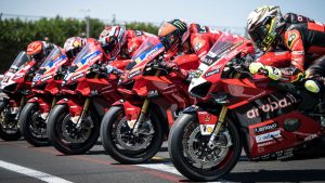 ducati-sfida-in-pista-e-fuori-assalto-alle-panigale-v4-s-del-world-ducati-week