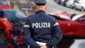 incidente-incredibile-una-ferrari-sf90-prende-4-auto-parcheggiate-e-le-scaraventa-via-auto-distrutta