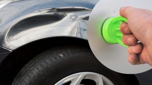 ammaccature-sulla-carrozzeria-il-trucchetto-della-ventosa-per-eliminarle-per-sempre