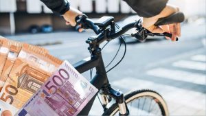 bicicletta-questo-comunissimo-errore-ti-rovina-la-vita-altro-che-652-euro-di-multa