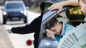 codice-della-strada-nuova-regola-ti-fanno-sganciare-7000-euro-multe-a-raffica
