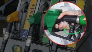 gancio-sulla-maniglia-della-pompa-di-benzina-non-e-come-pensi-la-sua-vera-funzione-e-questa