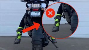 moto-troppo-alta-se-i-piedi-non-arrivano-a-terra-puoi-fare-solo-1-cosa-problema-risolto-per-sempre