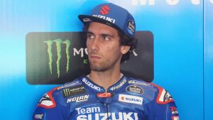 motogp-pasticcio-nel-box-di-alex-rins-montano-la-gomma-sbagliata