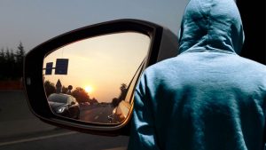 ritorna-la-truffa-dello-specchietto-fate-attenzione-in-queste-zone-ditalia-il-rischio-e-altissimo