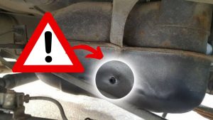 se-vedi-questo-buchino-sulla-tua-auto-inizia-a-preoccuparti-chiama-subito-i-soccorsi