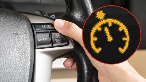 spia-del-cruise-control-se-non-si-spegne-mai-e-un-problema-controlla-subito-questo-dettaglio