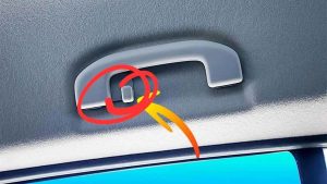a-cosa-serve-quel-gancio-sulla-maniglia-della-tua-auto-incredibile-non-e-come-pensi