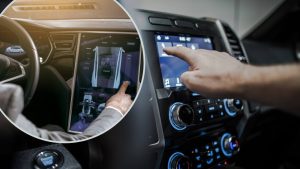 auto-tocca-il-touch-screen-con-3-dita-quello-che-accade-dopo-ti-lascera-senza-parole