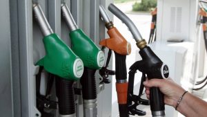 benzina-a-135-al-litro-tutti-corrono-a-fare-rifornimento-qui-sta-a-due-passi-da-casa-tua