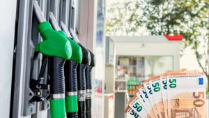 distributori-in-autostrada-fare-benzina-qui-non-conviene-4-trucchi-per-risparmiare