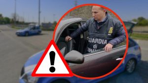 furti-auto-il-nuovo-trucchetto-del-lecca-lecca-per-portarti-via-tutti-i-soldi-non-ci-cascare