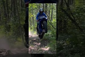 in-fuoristrada-con-una-moto-sportiva-il-video