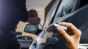 ladri-auto-utilizzano-i-gessetti-la-nuova-truffa-sta-spopolando-fregano-tutti-cosi