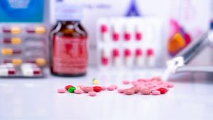 medicine-alla-guida-se-assumi-questo-medicinale-non-puoi-guidare-la-macchina-attenta