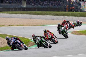 sbk-magny-cours-2022-rea-e-bautista-arrivano-al-contatto