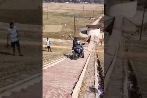 scende-le-scale-in-moto-video