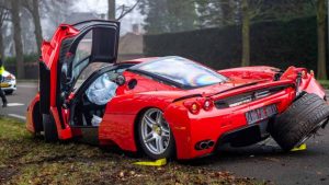 una-ferrari-enzo-viene-schiantata-ancor-prima-di-arrivare-dal-nuovo-acquirente