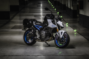 suzuki-v-strom-800de-e-gsx-8s-foto