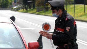 automobilisti-disperati-multa-da-50-000e-la-colpa-e-di-questo-gesto-lo-fanno-tutti