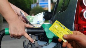 con-la-postepay-se-fai-benzina-a-questo-distributore-ti-danno-un-rimborso-inimmaginabile-vacci-di-corsa