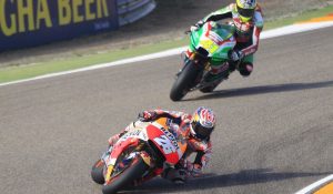 non-gli-arrivo-nemmeno-alla-suola-delle-scarpe-il-pilota-motogp-si-inchina-a-pedrosa
