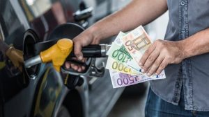 pieno-di-benzina-se-lo-fai-a-questora-ti-costa-di-meno-risparmi-parecchi-soldini