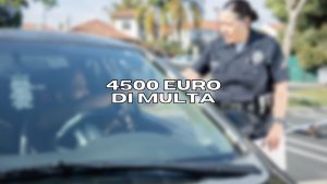 questo-oggetto-e-obbligatorio-in-auto-e4500-di-multa-subito-se-non-lo-compri-fallo-subito