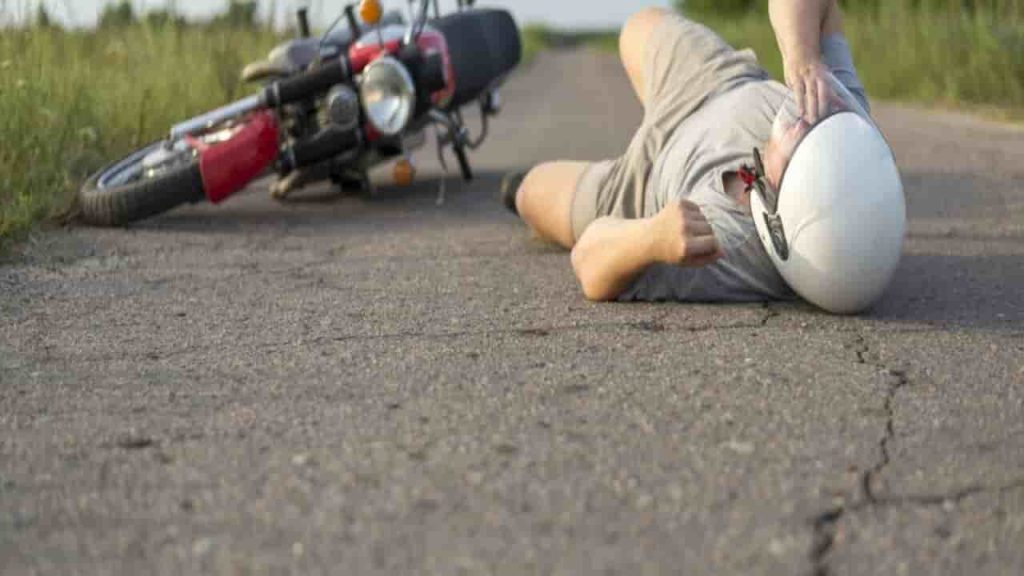 moto-se-cadi-in-questa-maniera-non-hai-diritto-a-nessun-risarcimento-la-manovra
