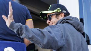 valentino-rossi-tensioni-dietro-langolo-non-e-facile