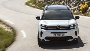 citroen-c5-aircross-mild-hybrid-giu-i-consumi-e-in-citta-va-spesso-in-elettrico