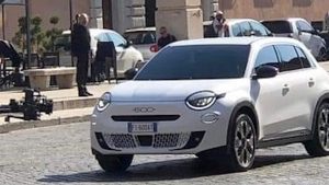 nuova-fiat-600-il-suv-urbano-rivela-gli-interni-ecco-come-il-gemello-di-avenger