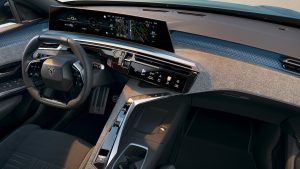 nuova-peugeot-e-3008-2024-il-suv-elettrico-rivela-gli-interni