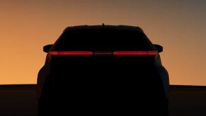 nuova-toyota-c-hr-verso-il-debutto-stile-dimensioni-e-ibrido-plug-in-ecco-come-cambia