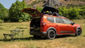 la-dacia-jogger-diventa-il-camper-piu-economico-sul-mercato