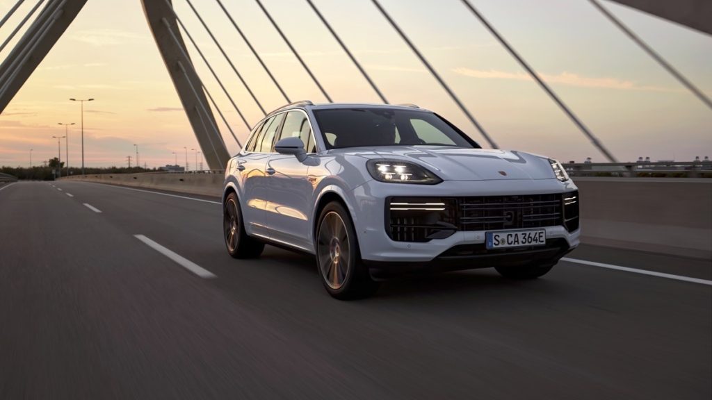 porsche-cayenne-turbo-e-hybrid-e-super-ibrido-plug-in-con-laggiornamento-2023
