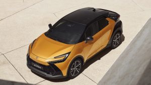 nuova-toyota-c-hr-librida-plug-in-trend-eco-incentivata-come-unelettrica-i-prezzi-della-gamma