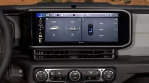 jeep-wrangler-4xe-restyling-2024-ordini-aperti-i-prezzi-e-la-novita-uconnect-5
