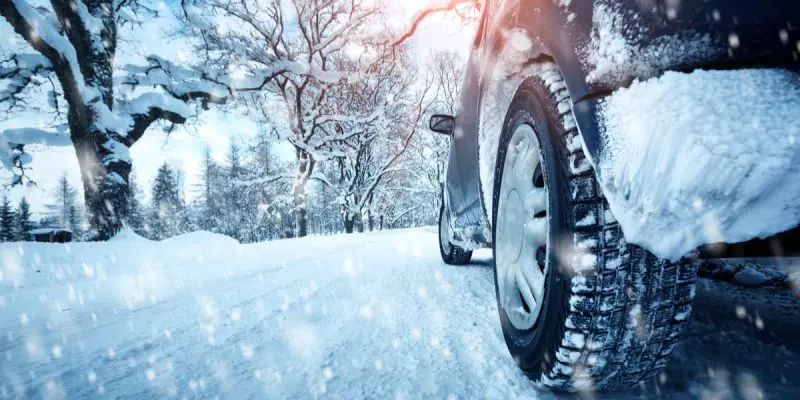 kit-auto-per-linverno-cosa-avere-sempre-in-auto