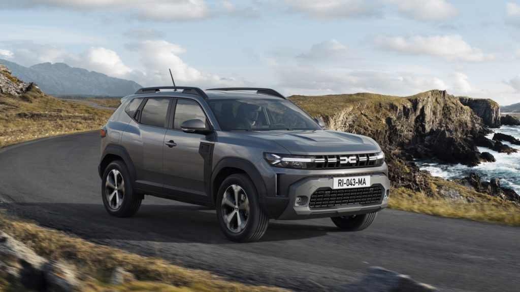 nuova-dacia-duster-cambia-a-fondo-non-ce-solo-il-motore-full-hybrid