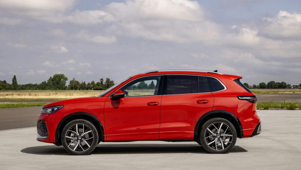 nuova-volkswagen-tiguan-i-prezzi-in-italia-librida-plug-in-arriva-nel-2024