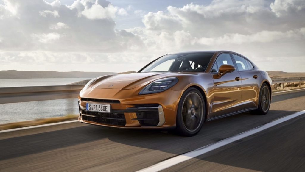 porsche-panamera-2024-restyling-super-turbo-e-hybrid-e-un-assetto-sempre-piatto