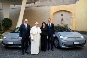 volkswagen-elettrifica-la-flotta-di-citta-del-vaticano