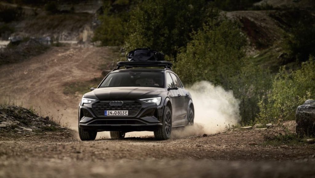 audi-q8-e-tron-edition-dakar-il-suv-elettrico-gioca-a-fare-il-fuoristrada