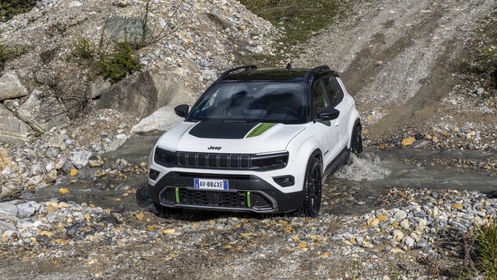 jeep-avenger-4xe-promette-un-vero-4x4-con-il-mild-hybrid
