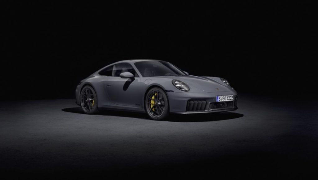 porsche-911-gts-ibrida-fa-la-storia-a-modo-suo-turbo-elettrico-e-non-solo