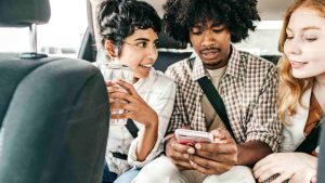 in-auto-in-sei-se-e-omologata-per-cinque-cosa-potrebbe-accadere-se-ti-fermano