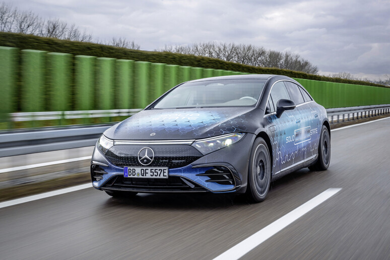 insieme-per-i-test-su-strada-delle-batterie-allo-stato-solido